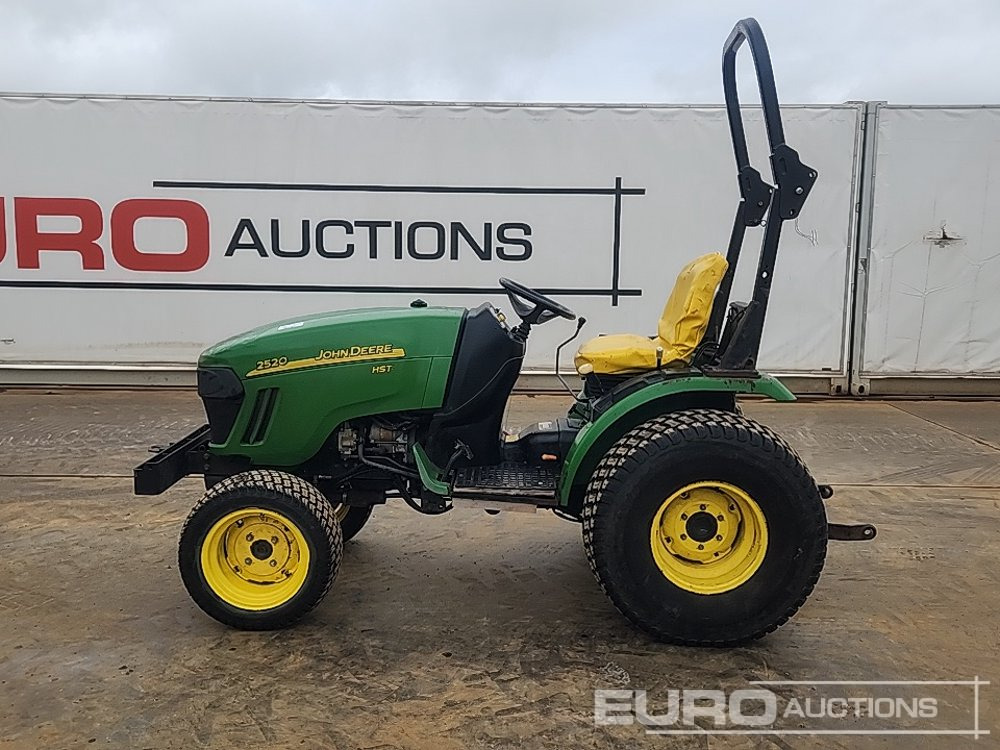 John Deere 2520 - Kleintraktor: das Bild 2 John Deere 2520 - Kleintraktor: das Bild 2