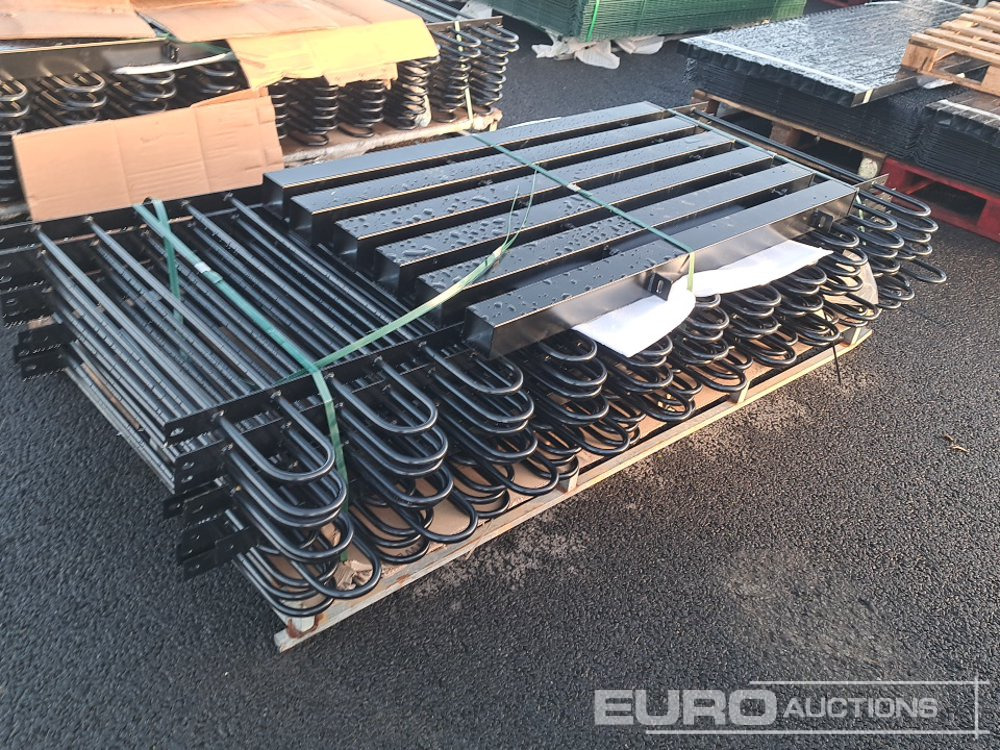 Unused 20m Bow / Round Top Powder Coated Steel Fencing, 10x2m Panels, 11 Posts - Landmaschine: das Bild 3 Unused 20m Bow / Round Top Powder Coated Steel Fencing, 10x2m Panels, 11 Posts - Landmaschine: das Bild 3