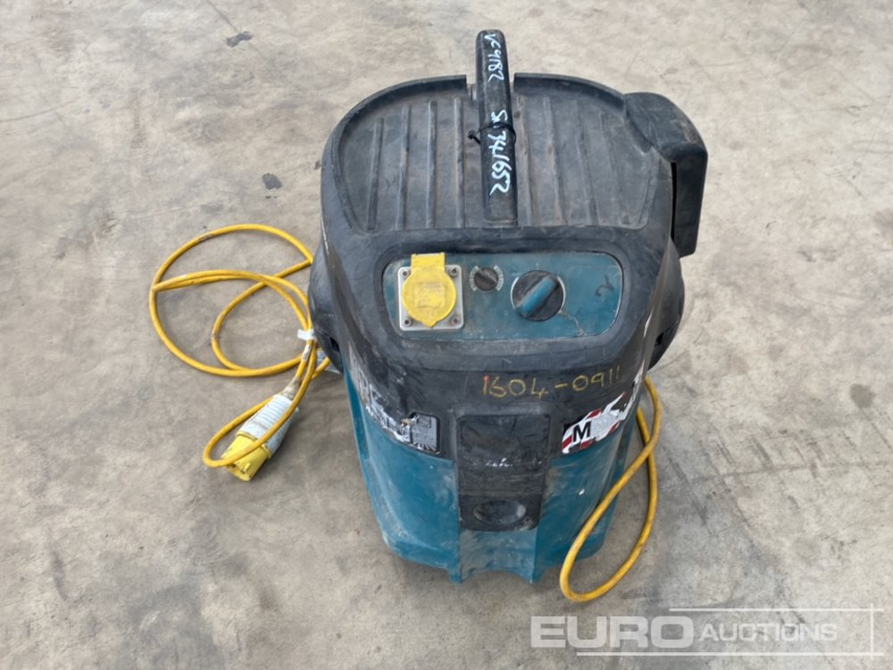 Makita 447M 110 Volt Dust Extractor - Baugeräte: das Bild 2 Makita 447M 110 Volt Dust Extractor - Baugeräte: das Bild 2