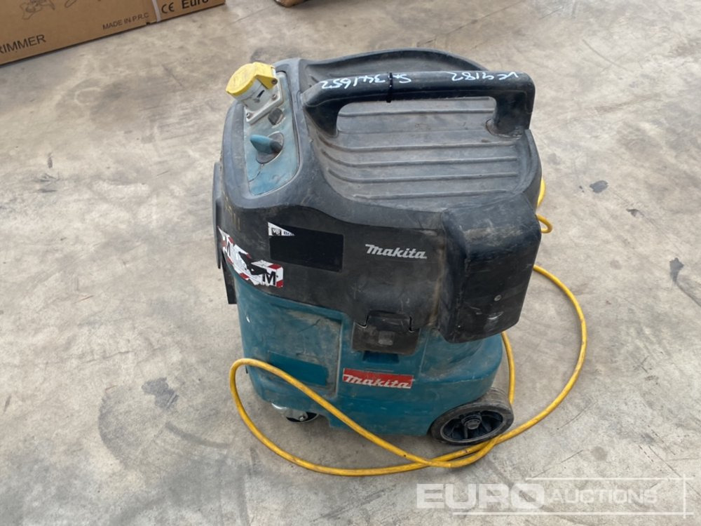Makita 447M 110 Volt Dust Extractor - Baugeräte: das Bild 5 Makita 447M 110 Volt Dust Extractor - Baugeräte: das Bild 5