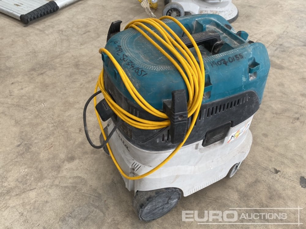 Makita VC4210MX1 110 Volt Dust Extractor - Baugeräte: das Bild 5 Makita VC4210MX1 110 Volt Dust Extractor - Baugeräte: das Bild 5