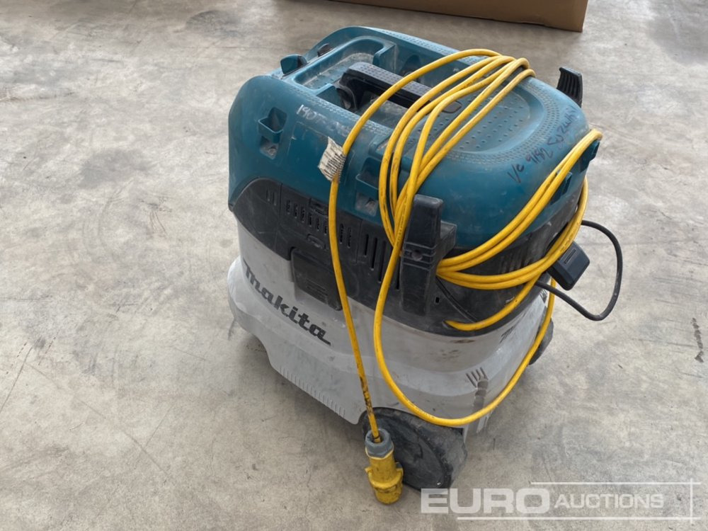 Makita VC4210MX1 110 Volt Dust Extractor - Baugeräte: das Bild 3 Makita VC4210MX1 110 Volt Dust Extractor - Baugeräte: das Bild 3