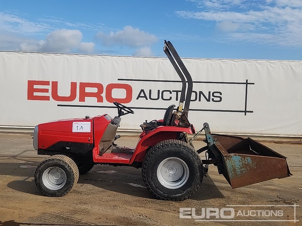 Massey Ferguson 4WD Compact Tractor, Linkbox - Kleintraktor: das Bild 2 Massey Ferguson 4WD Compact Tractor, Linkbox - Kleintraktor: das Bild 2