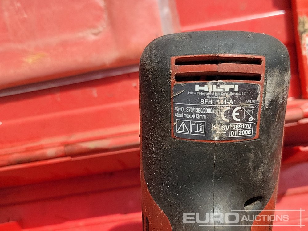 Baugeräte Paslode PPM35Ci Battery Nail Gun, Bosch 230Volt Heat Gun, Hilti Battery Drill (3 of), 110Volt Transformer: das Bild 19