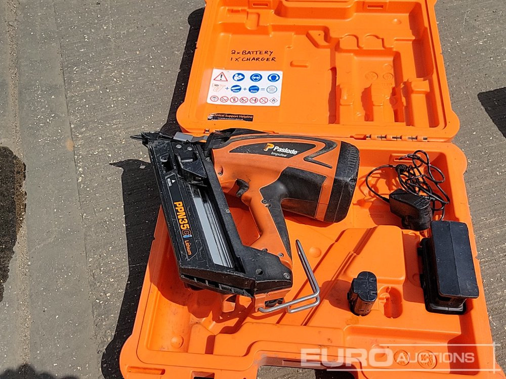 Baugeräte Paslode PPM35Ci Battery Nail Gun, Bosch 230Volt Heat Gun, Hilti Battery Drill (3 of), 110Volt Transformer: das Bild 37