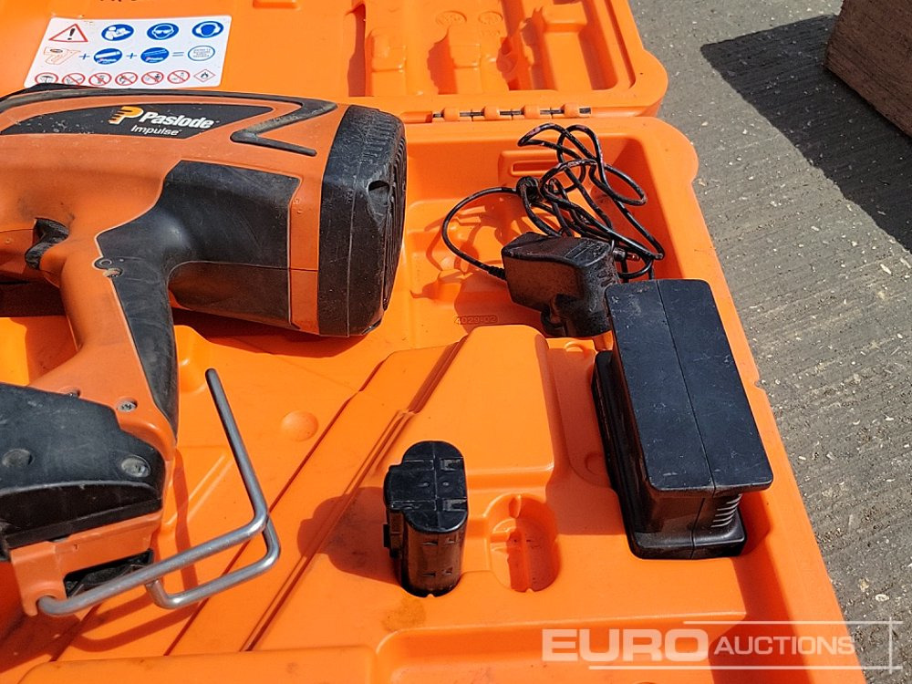 Baugeräte Paslode PPM35Ci Battery Nail Gun, Bosch 230Volt Heat Gun, Hilti Battery Drill (3 of), 110Volt Transformer: das Bild 38