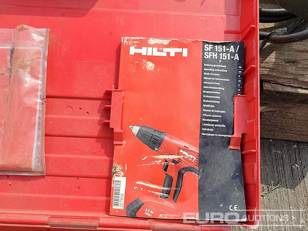 Baugeräte Paslode PPM35Ci Battery Nail Gun, Bosch 230Volt Heat Gun, Hilti Battery Drill (3 of), 110Volt Transformer: das Bild 17