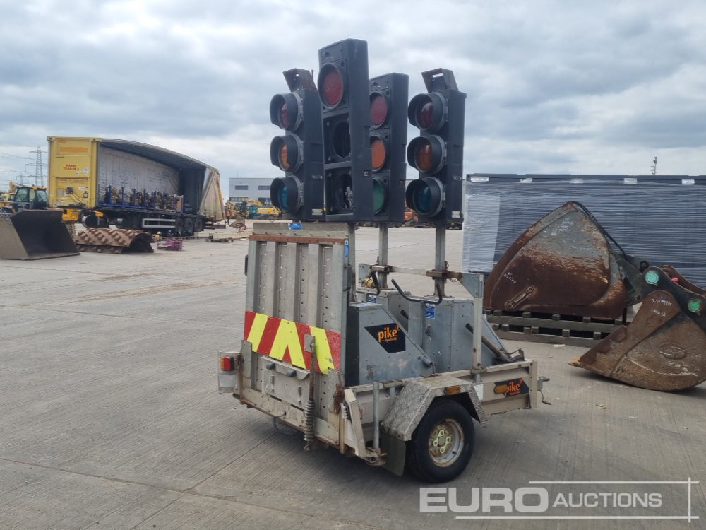 Pike 4 Way Traffic Light System, Single Axle Trailer - Baumaschinenanhänger: das Bild 5 Pike 4 Way Traffic Light System, Single Axle Trailer - Baumaschinenanhänger: das Bild 5