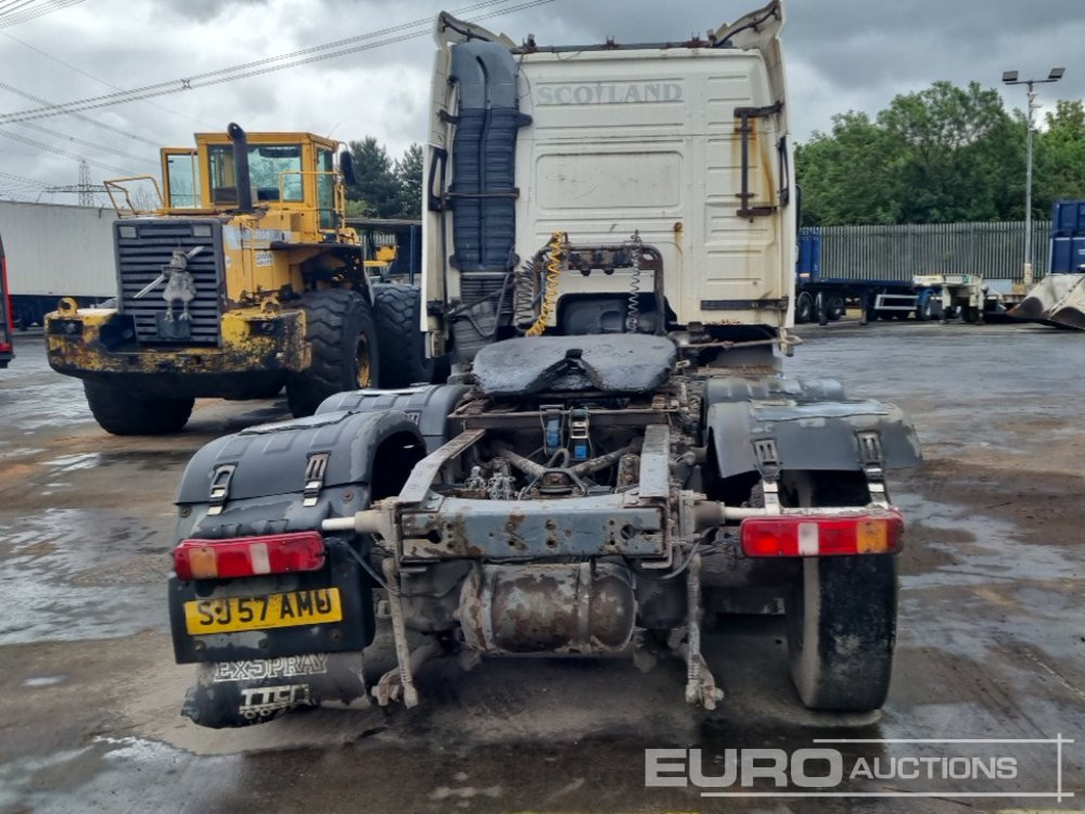 Volvo 6x2 Rear Lift, Slider, Automatic Gearbox (Runs, No Drive) (Reg. Docs. & Plating Cert. Available) - Sattelzugmaschine: das Bild 4 Volvo 6x2 Rear Lift, Slider, Automatic Gearbox (Runs, No Drive) (Reg. Docs. & Plating Cert. Available) - Sattelzugmaschine: das Bild 4