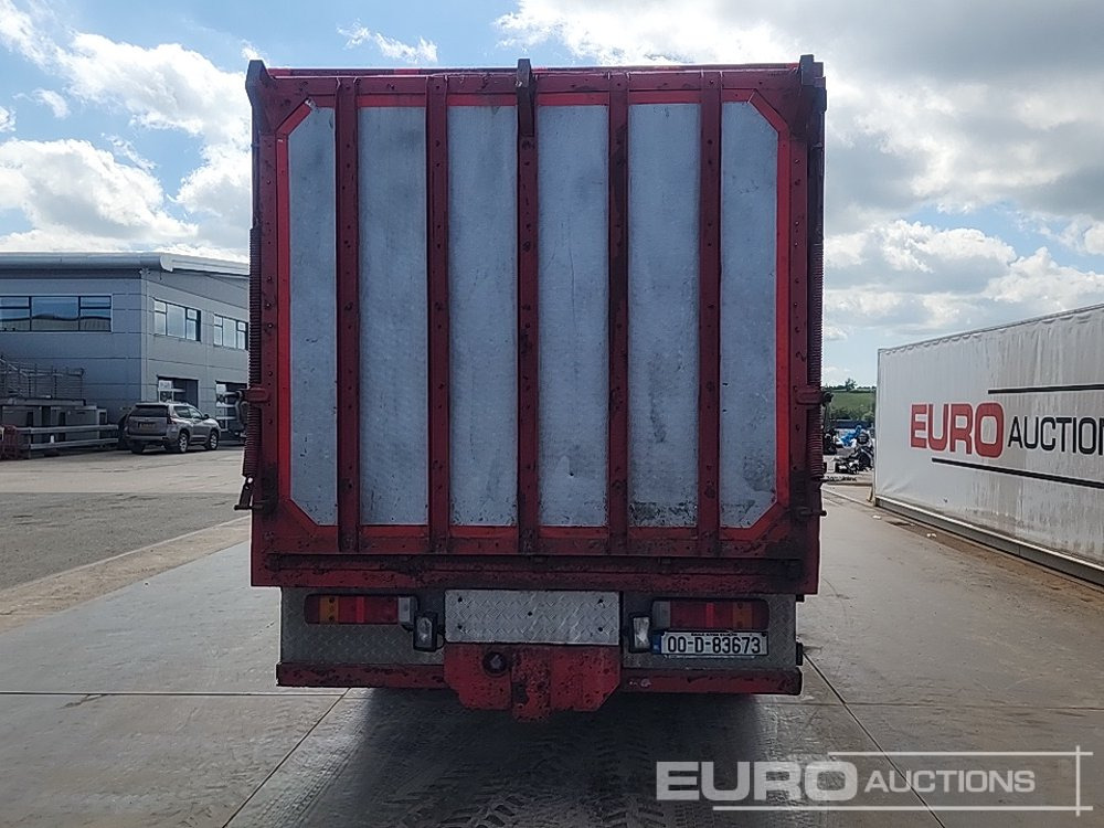 Scania 94D.220 - Tiertransporter LKW: das Bild 4 Scania 94D.220 - Tiertransporter LKW: das Bild 4
