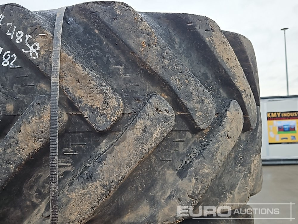 Starco 405/70-20 Tyre (4 of) - Reifen: das Bild 5 Starco 405/70-20 Tyre (4 of) - Reifen: das Bild 5
