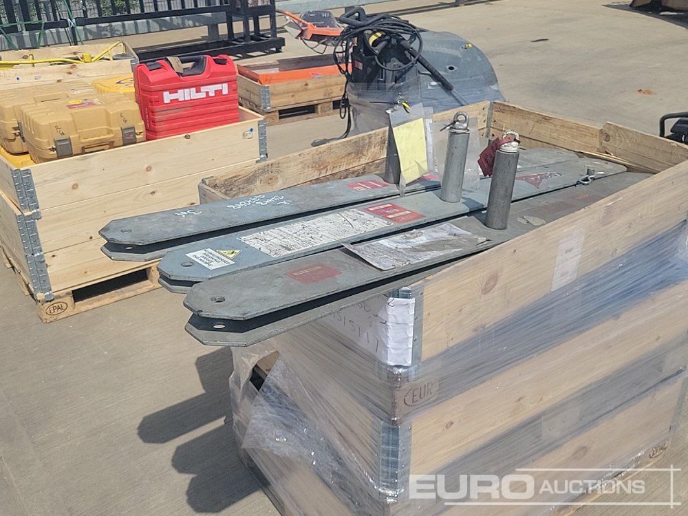 Stillage of Base Weights & Man Anchors (3 of) - Baugeräte: das Bild 5 Stillage of Base Weights & Man Anchors (3 of) - Baugeräte: das Bild 5