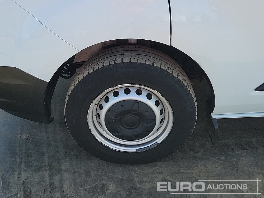 Transporter 2021 Ford Transit Custom 300: das Bild 9