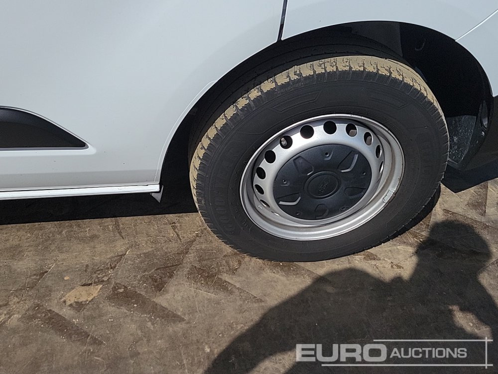Transporter 2021 Ford Transit Custom 300: das Bild 12