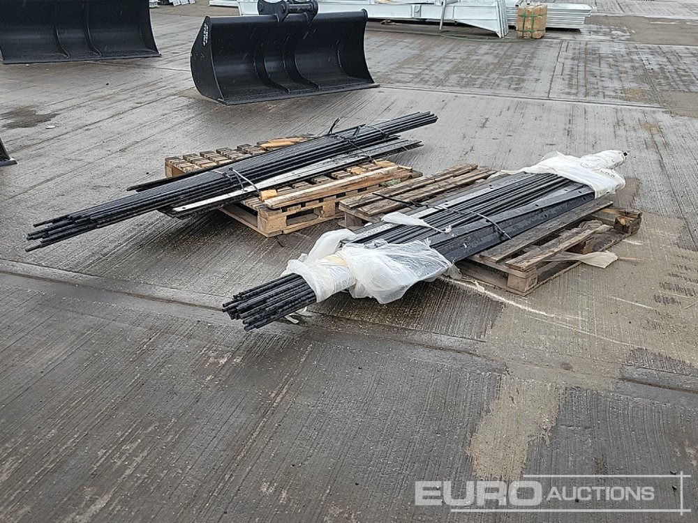 Unused Pallet of Estate Fencing (2 of) - Baugeräte: das Bild 1 Unused Pallet of Estate Fencing (2 of) - Baugeräte: das Bild 1