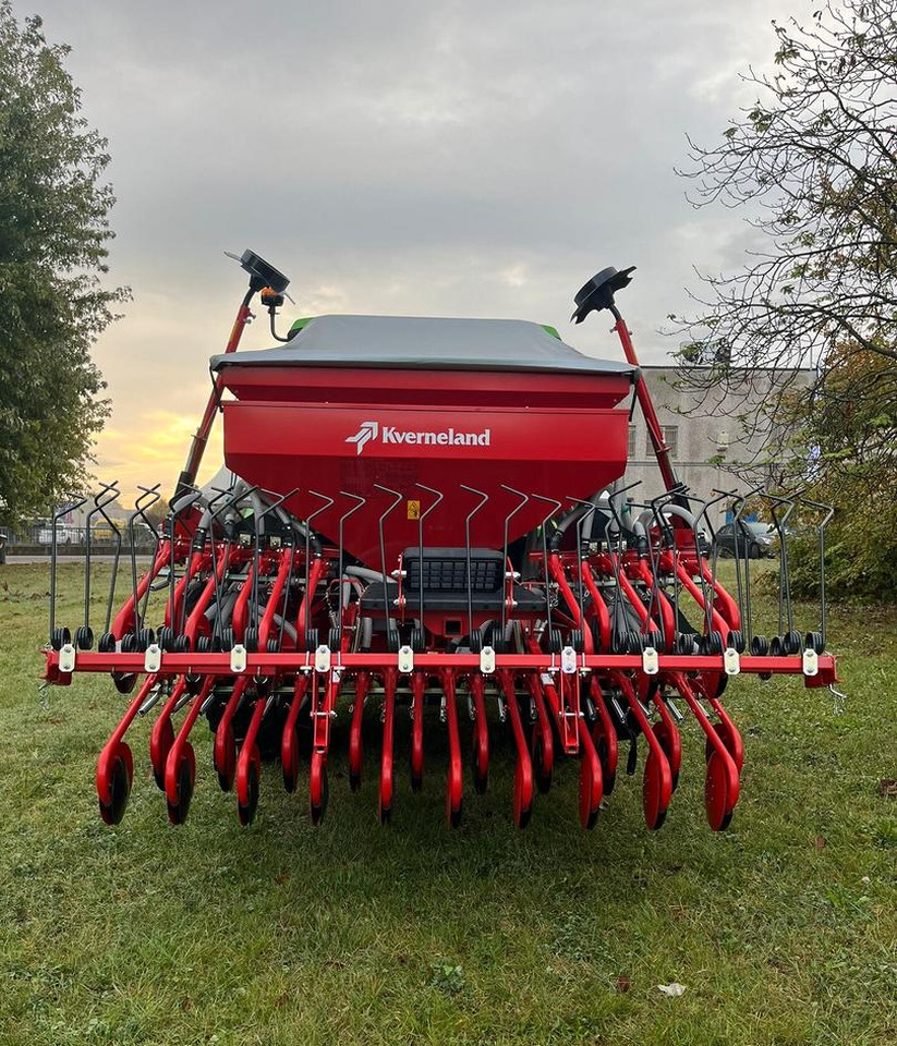 Seminatrice nuova Kverneland DL4 m-32 CX - Sämaschine: das Bild 1 Seminatrice nuova Kverneland DL4 m-32 CX - Sämaschine: das Bild 1