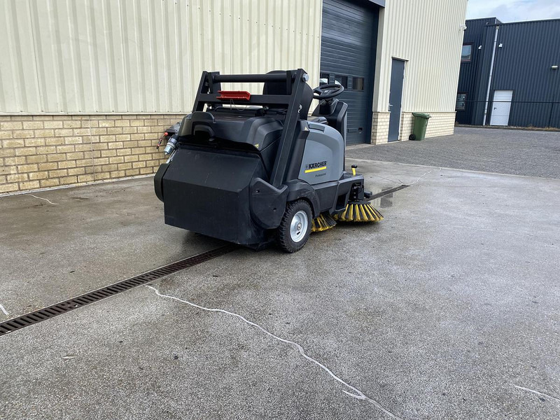 Kärcher KM 105/110 R Bp, Veegmachine, hoogkieper - Kehrmaschine: das Bild 2 Kärcher KM 105/110 R Bp, Veegmachine, hoogkieper - Kehrmaschine: das Bild 2