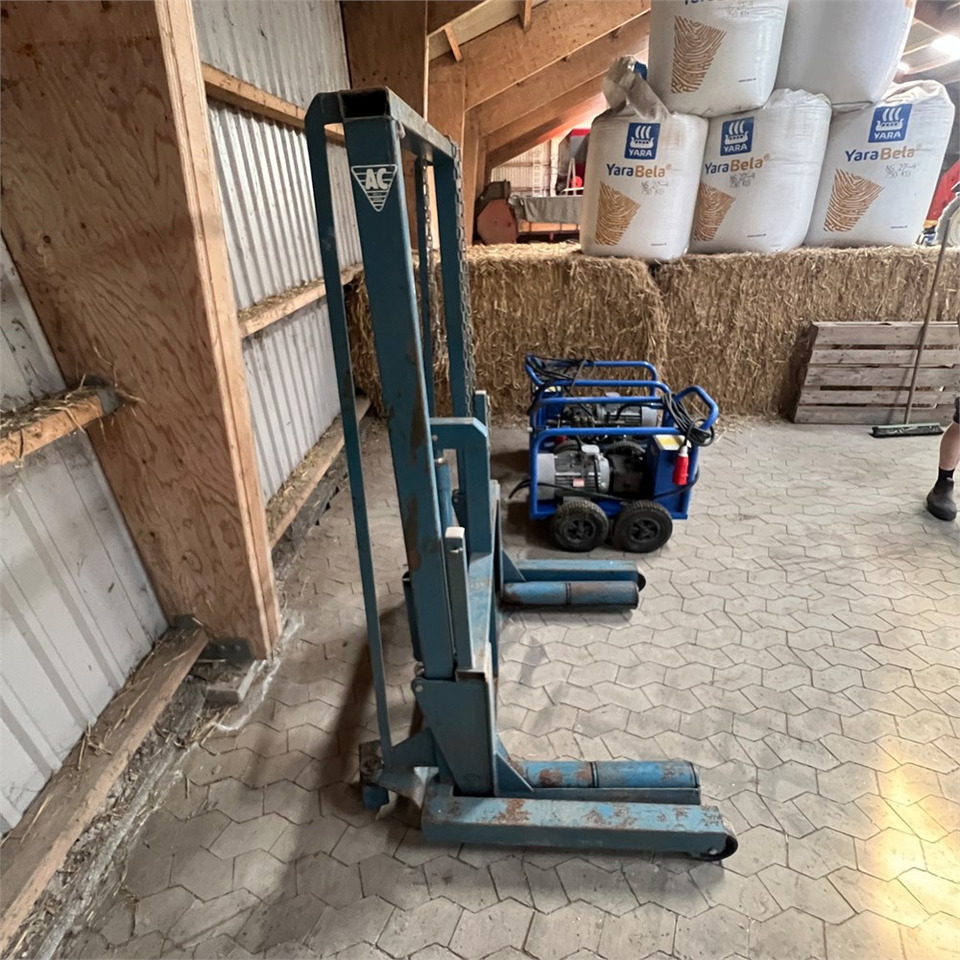 AC Hydraulic WT 1000 - Werkzeugmaschine: das Bild 4 AC Hydraulic WT 1000 - Werkzeugmaschine: das Bild 4