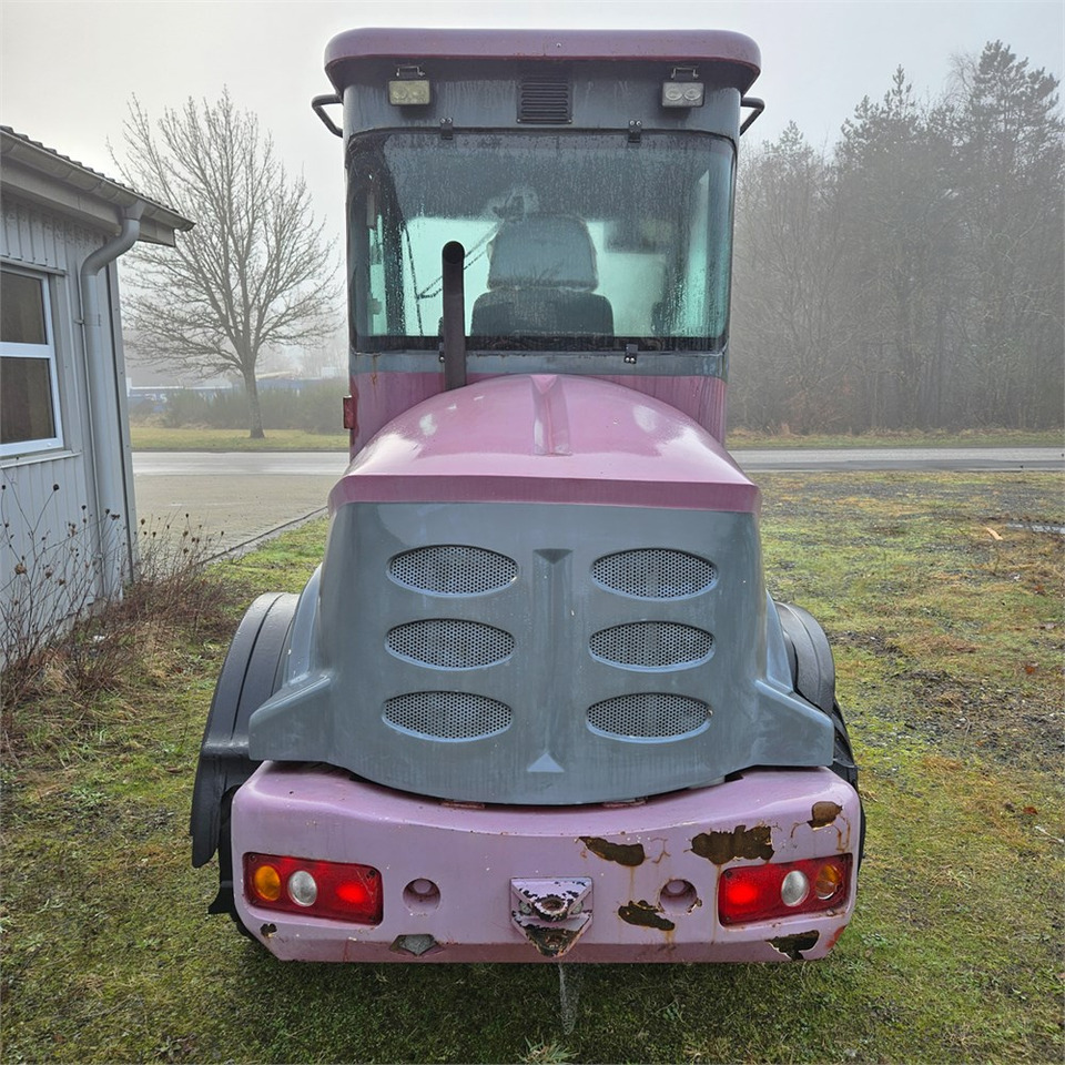 Bernards W1600C - Kompaktlader: das Bild 4 Bernards W1600C - Kompaktlader: das Bild 4