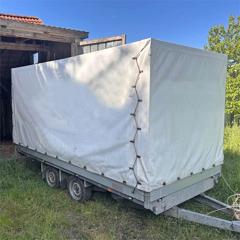 Eduard 4 - Planenanhänger: das Bild 1 Eduard 4 - Planenanhänger: das Bild 1