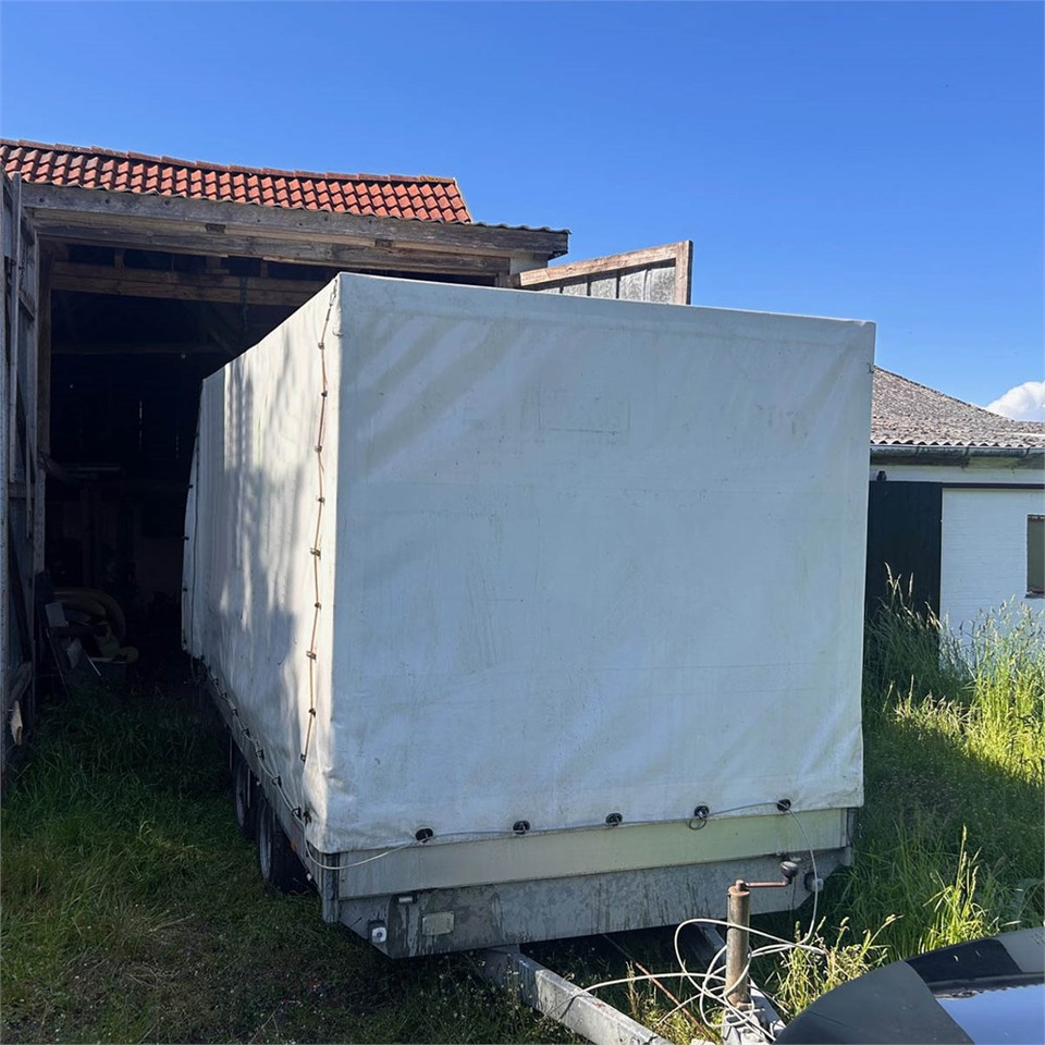 Eduard 4 - Planenanhänger: das Bild 4 Eduard 4 - Planenanhänger: das Bild 4