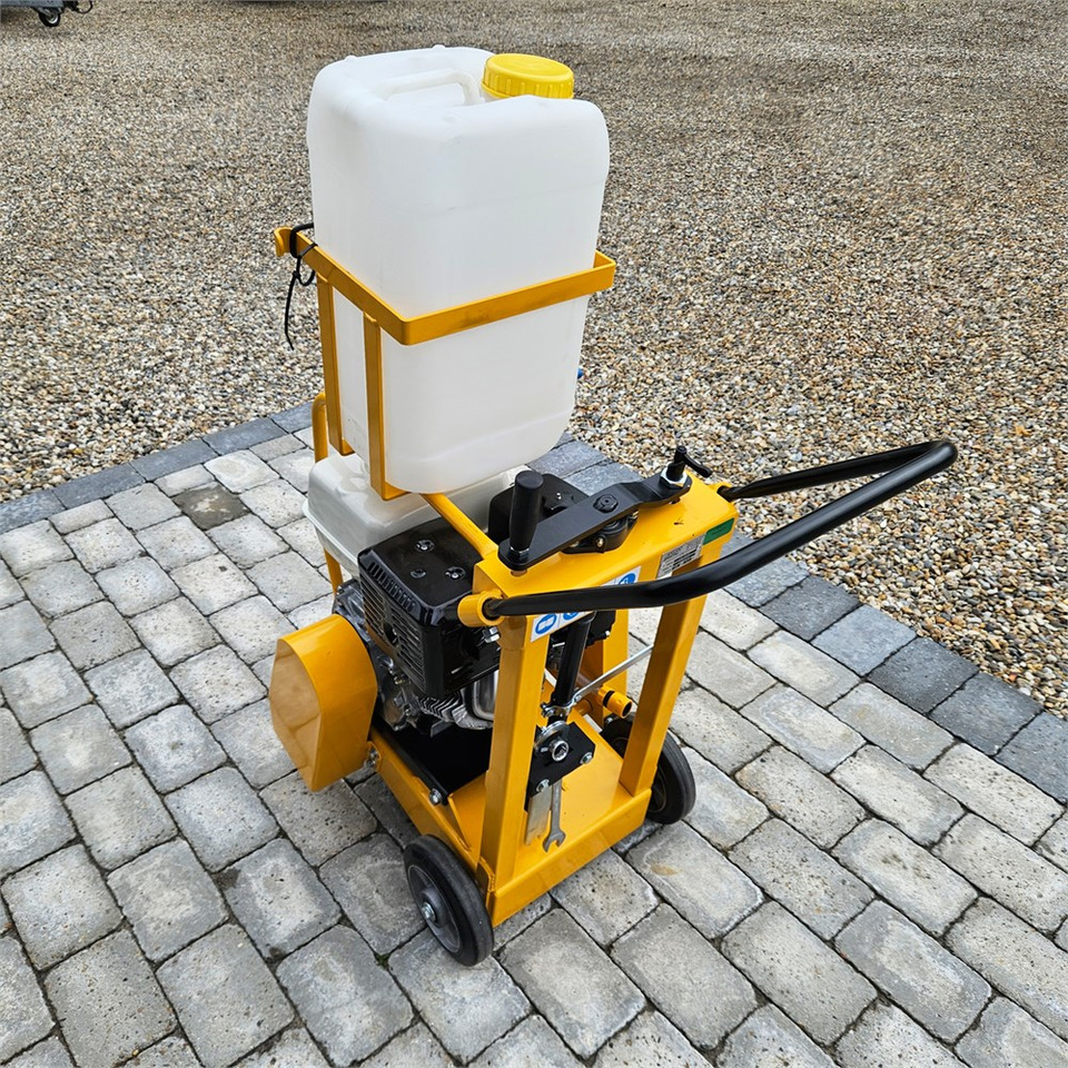 Euro Shatal CS 454M - Asphalttechnik: das Bild 4 Euro Shatal CS 454M - Asphalttechnik: das Bild 4