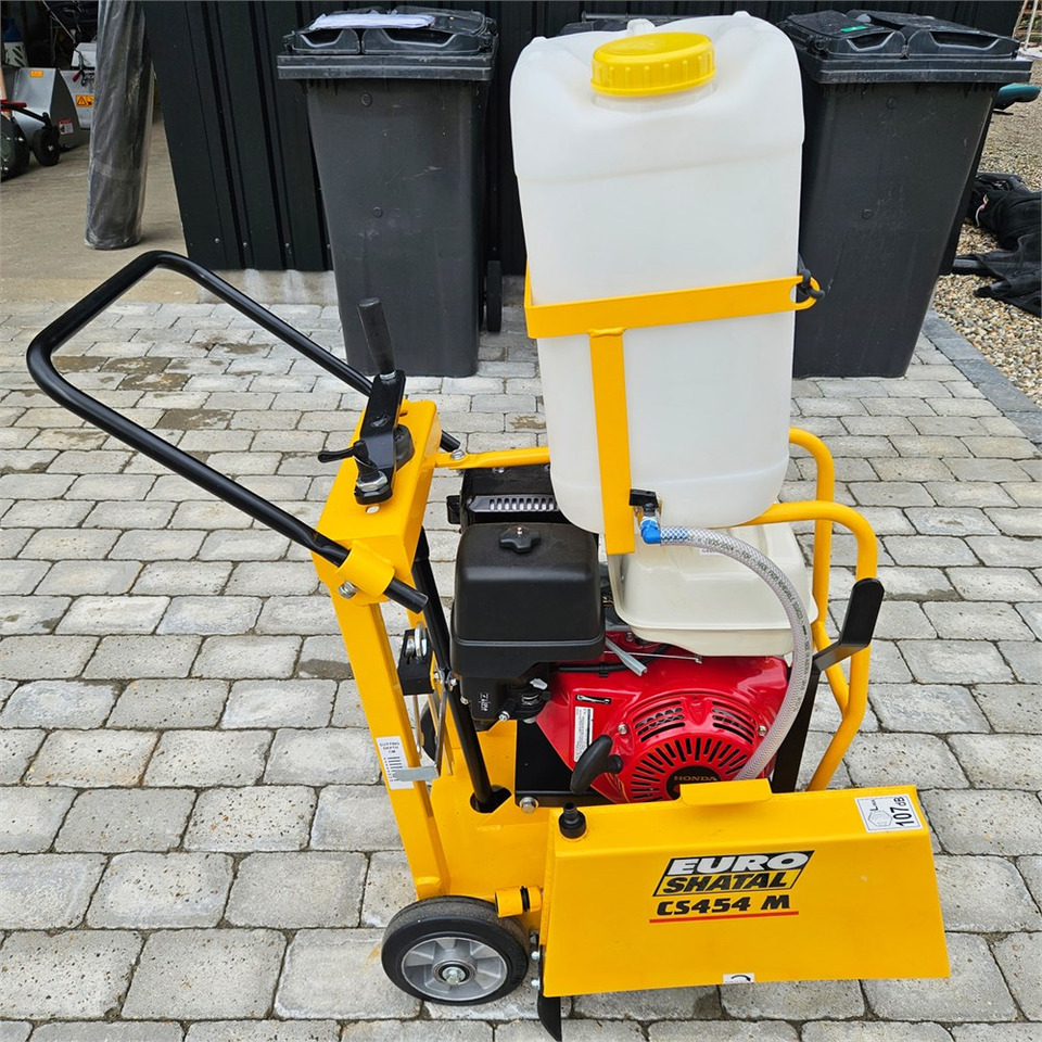 Euro Shatal CS 454M - Asphalttechnik: das Bild 5 Euro Shatal CS 454M - Asphalttechnik: das Bild 5