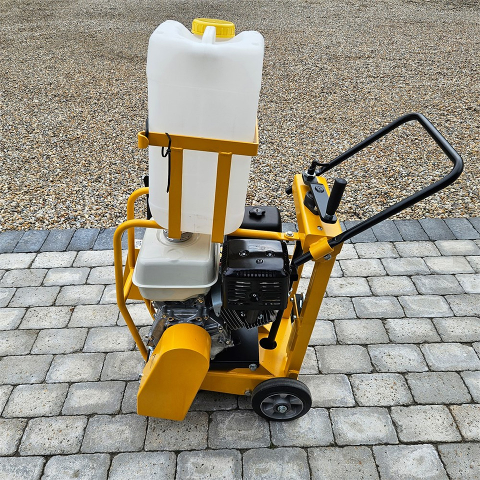 Euro Shatal CS 454M - Asphalttechnik: das Bild 3 Euro Shatal CS 454M - Asphalttechnik: das Bild 3