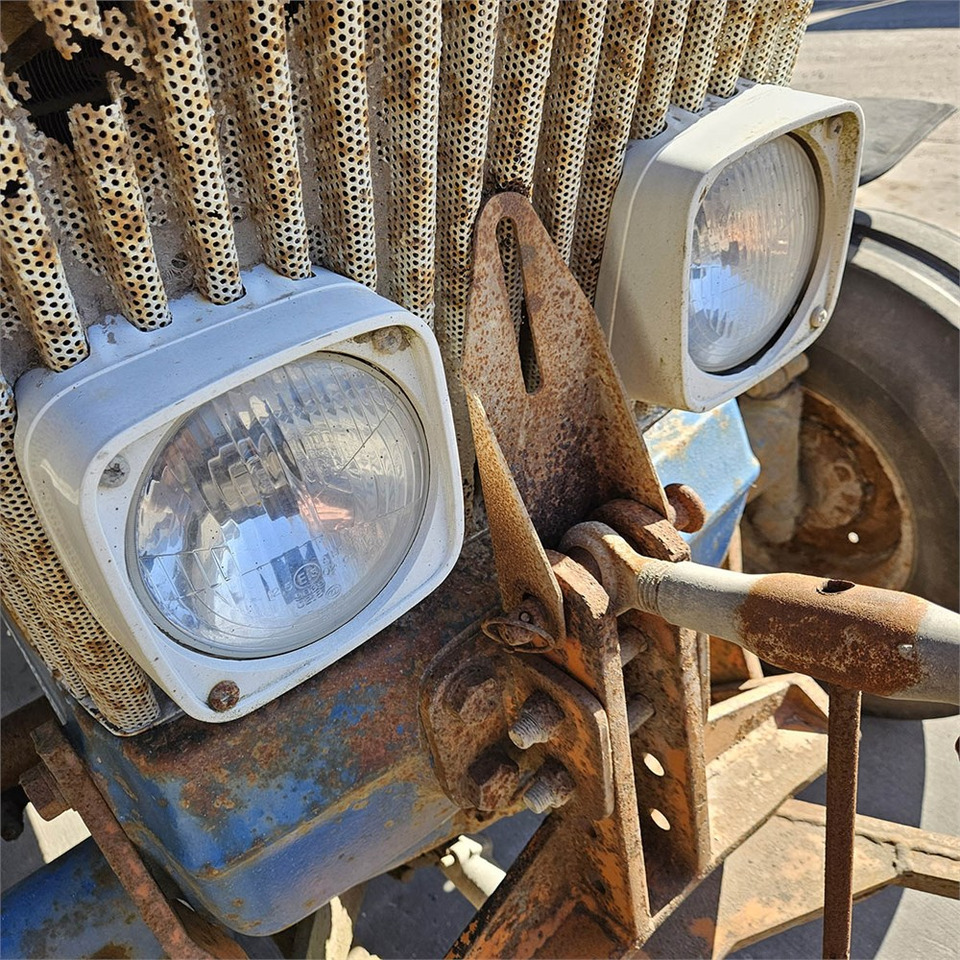 Traktor Ford 6810: das Bild 36