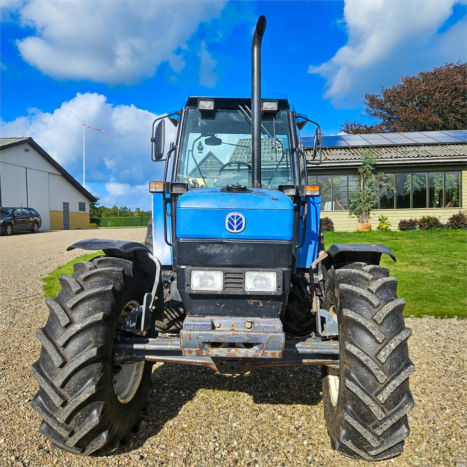 Ford 8340 Powerstar SLE - Traktor: das Bild 4 Ford 8340 Powerstar SLE - Traktor: das Bild 4