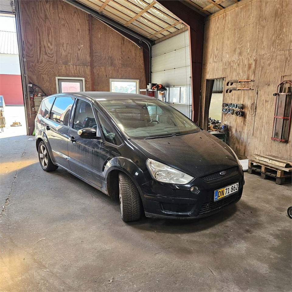 Ford S-Max - SUV/ Geländewagen: das Bild 2 Ford S-Max - SUV/ Geländewagen: das Bild 2