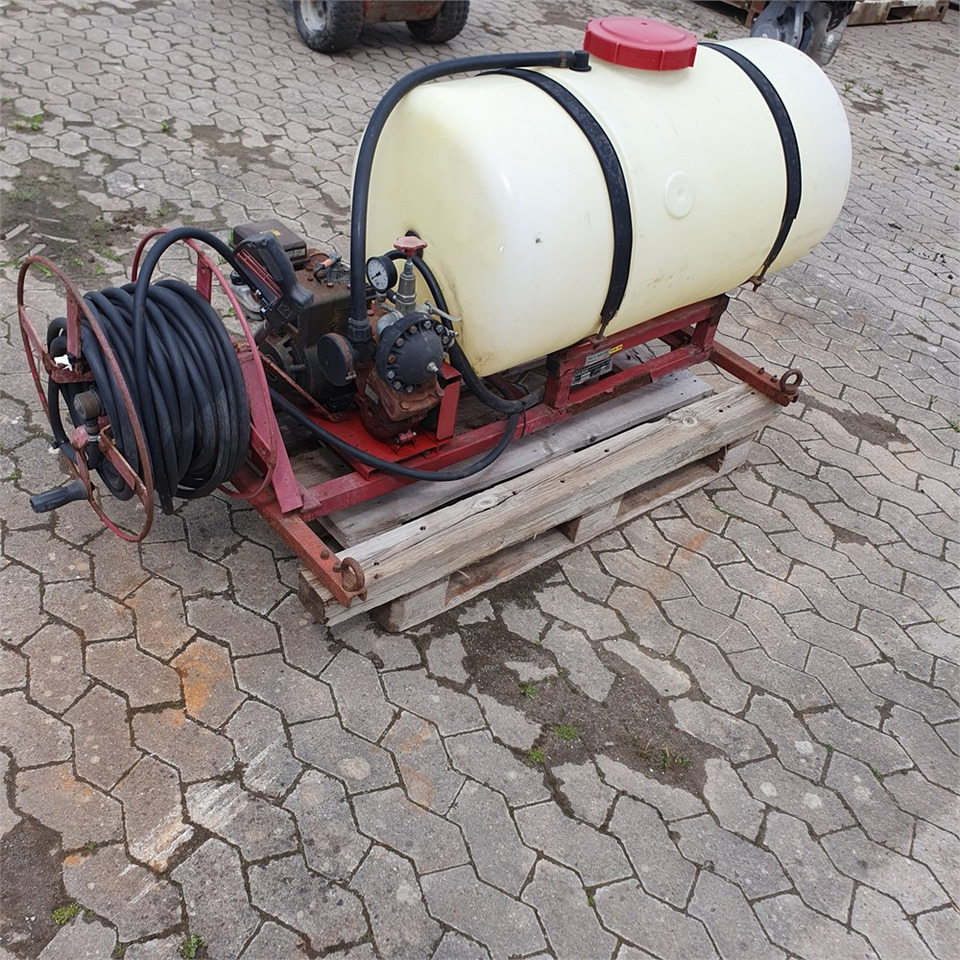 Hardi PU 300 - Pflanzenschutzspritze: das Bild 4 Hardi PU 300 - Pflanzenschutzspritze: das Bild 4