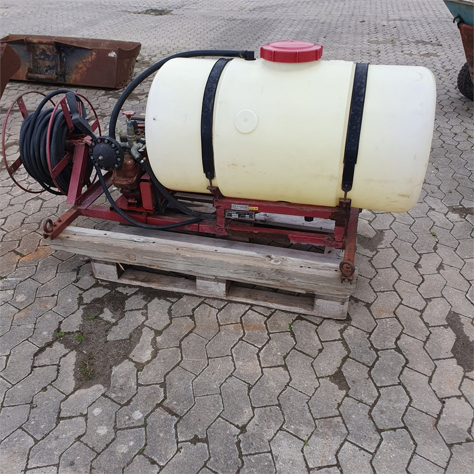 Hardi PU 300 - Pflanzenschutzspritze: das Bild 1 Hardi PU 300 - Pflanzenschutzspritze: das Bild 1
