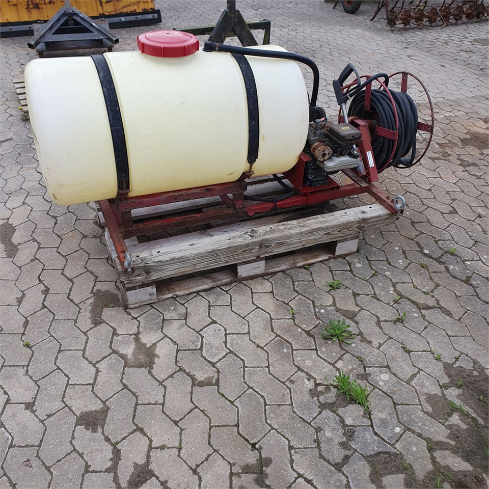Hardi PU 300 - Pflanzenschutzspritze: das Bild 2 Hardi PU 300 - Pflanzenschutzspritze: das Bild 2