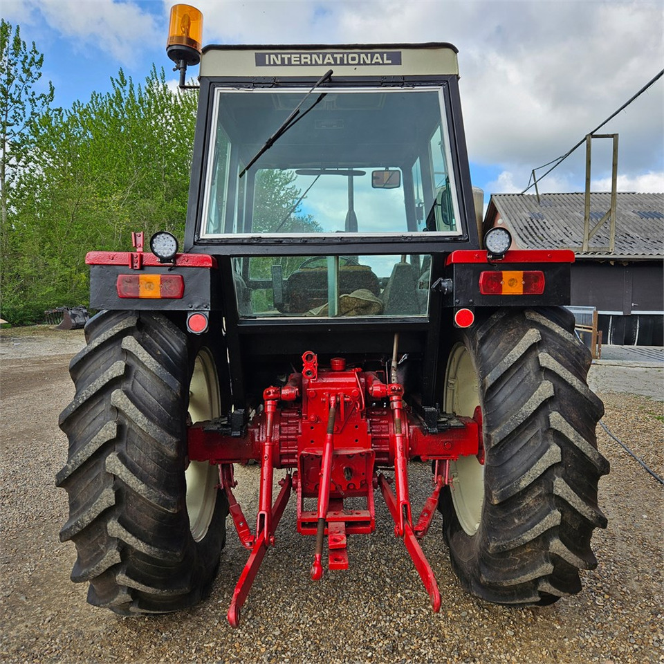 IH 844 S - Traktor: das Bild 5 IH 844 S - Traktor: das Bild 5