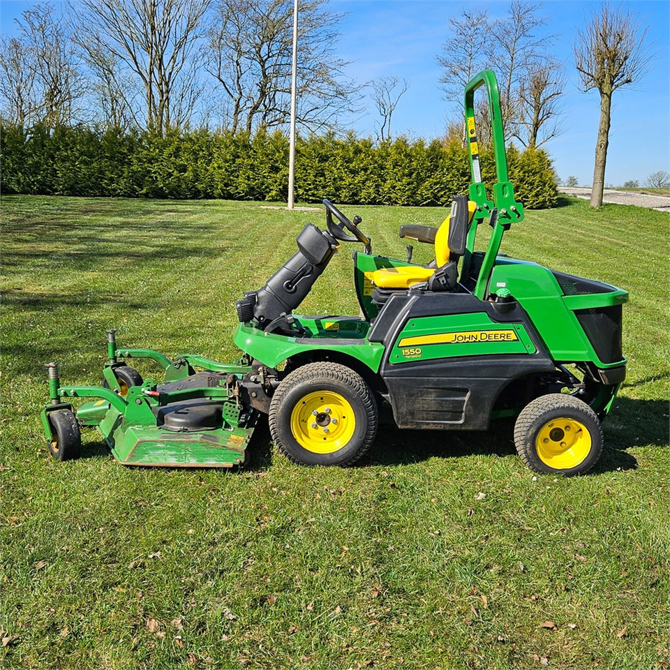 John Deere 1550 TerrainCut - Rasenmäher: das Bild 2 John Deere 1550 TerrainCut - Rasenmäher: das Bild 2