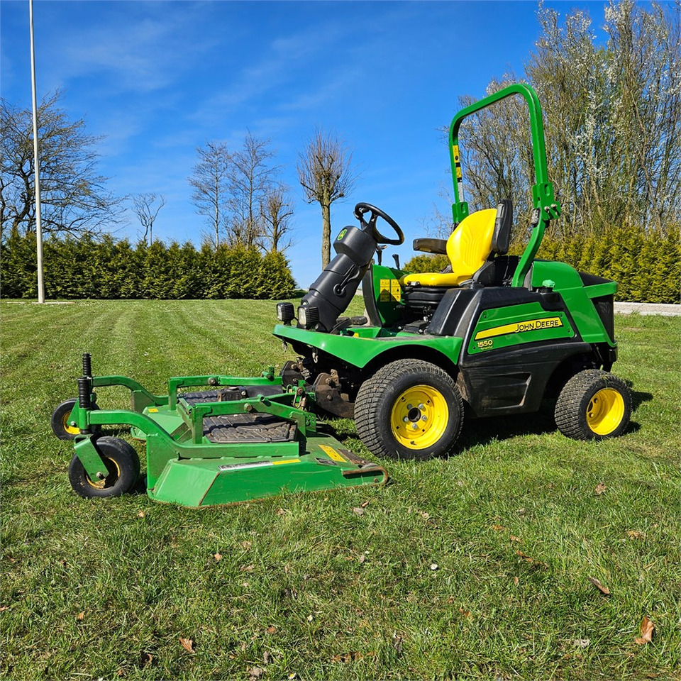 John Deere 1550 TerrainCut - Rasenmäher: das Bild 3 John Deere 1550 TerrainCut - Rasenmäher: das Bild 3