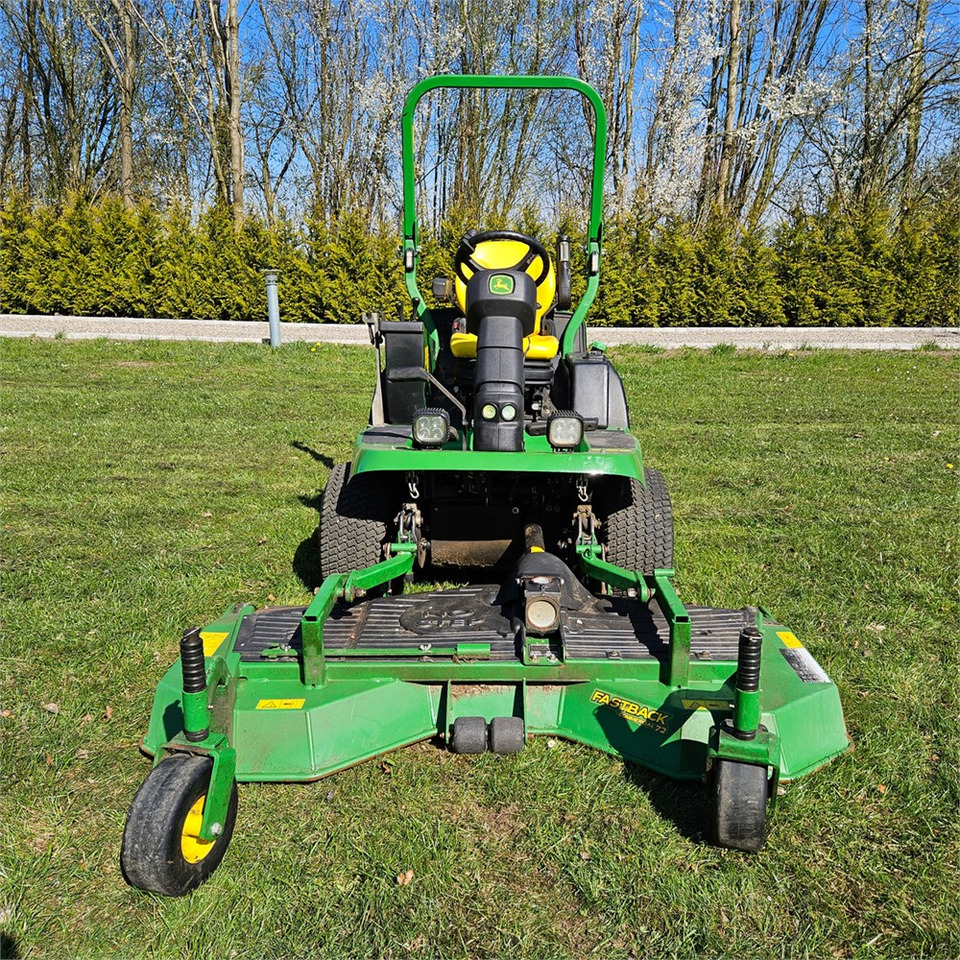 John Deere 1550 TerrainCut - Rasenmäher: das Bild 2 John Deere 1550 TerrainCut - Rasenmäher: das Bild 2