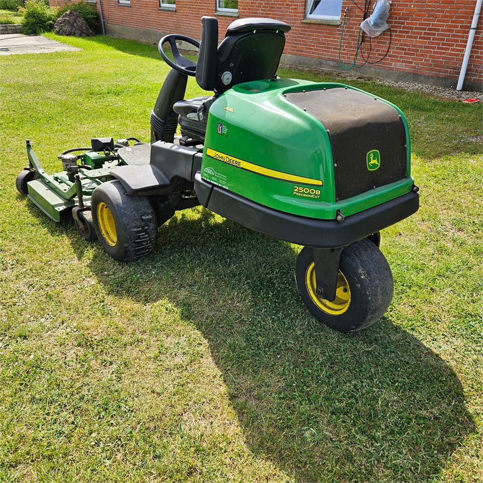 John Deere 2500B PrecisionCut - Rasenmäher: das Bild 4 John Deere 2500B PrecisionCut - Rasenmäher: das Bild 4
