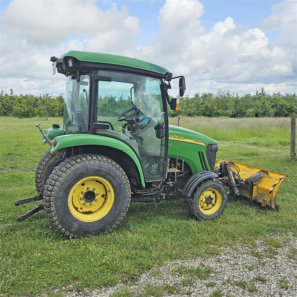 John Deere 3720 - Traktor: das Bild 3 John Deere 3720 - Traktor: das Bild 3