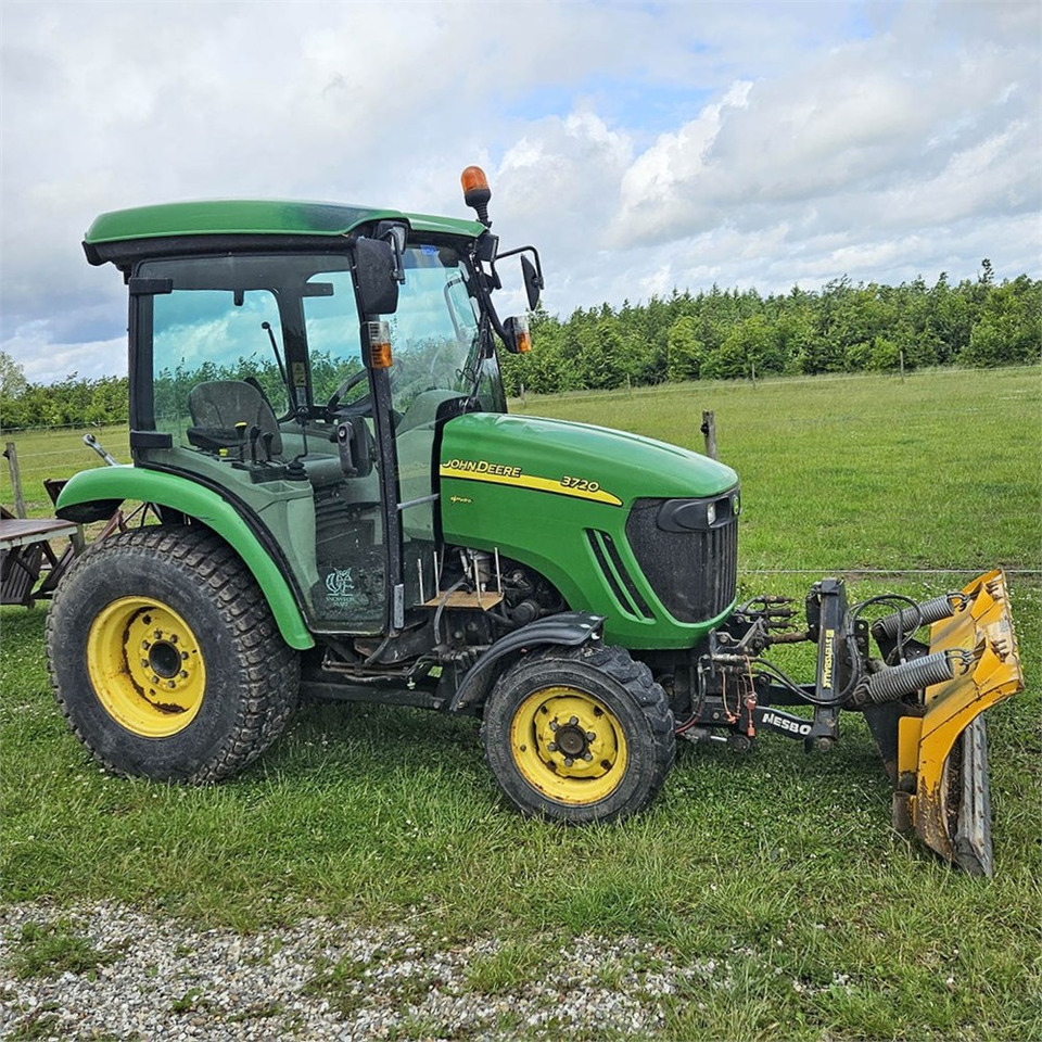 John Deere 3720 - Traktor: das Bild 1 John Deere 3720 - Traktor: das Bild 1