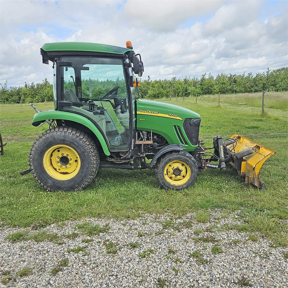 John Deere 3720 - Traktor: das Bild 2 John Deere 3720 - Traktor: das Bild 2