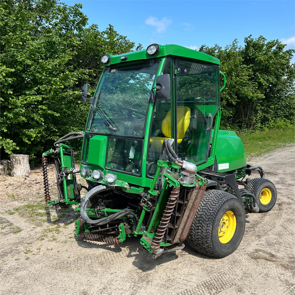 John Deere 8700 PC FM - Rasenmäher: das Bild 1 John Deere 8700 PC FM - Rasenmäher: das Bild 1