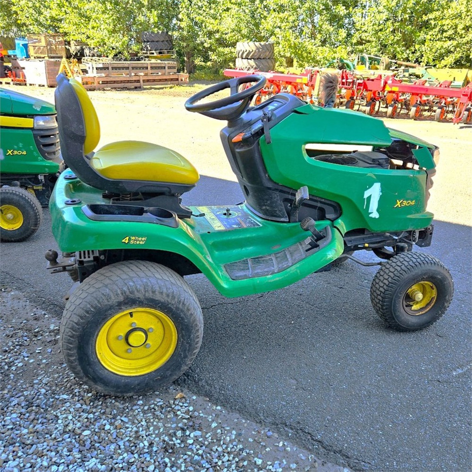 John Deere X304 - Rasenmäher: das Bild 3 John Deere X304 - Rasenmäher: das Bild 3