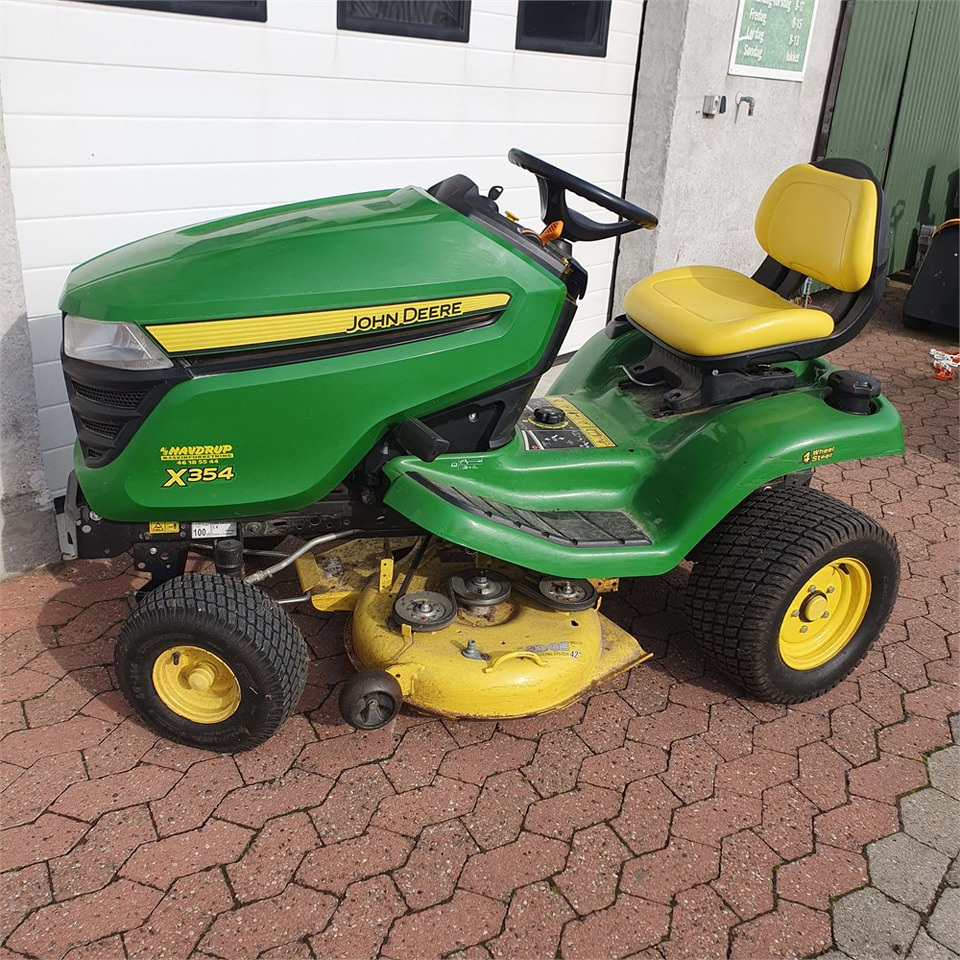 John Deere X354 - Rasenmäher: das Bild 2 John Deere X354 - Rasenmäher: das Bild 2