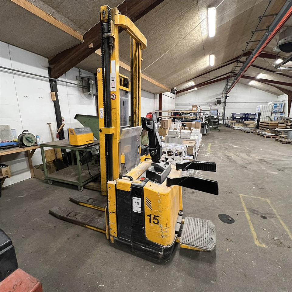 Jungheinrich Hawker Perfect Plus 3 PzB 300 - Niederhubwagen: das Bild 4 Jungheinrich Hawker Perfect Plus 3 PzB 300 - Niederhubwagen: das Bild 4