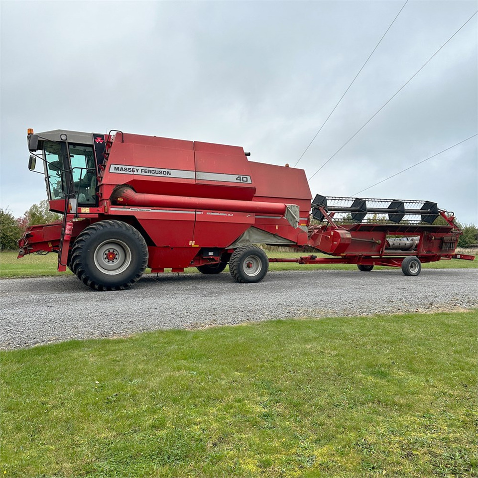Massey Ferguson MF40 - Erntemaschine: das Bild 1 Massey Ferguson MF40 - Erntemaschine: das Bild 1