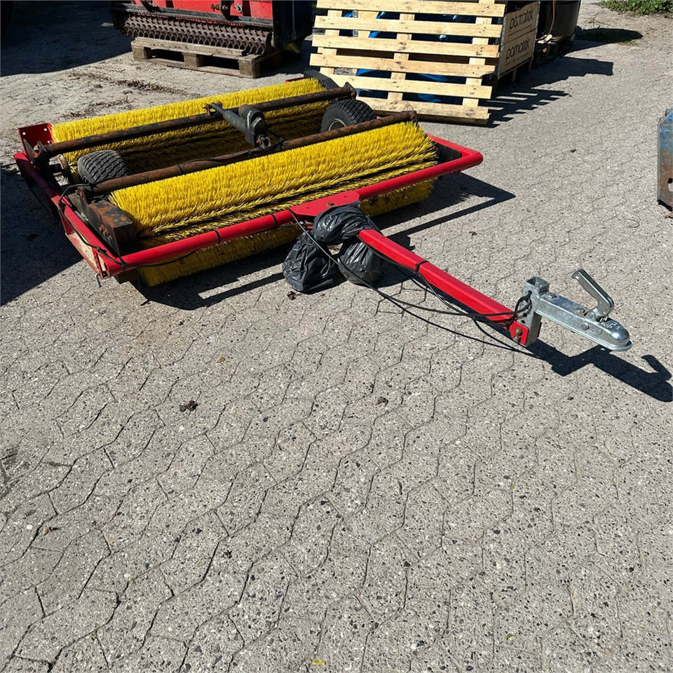 Redexim S-Brush - Rasenmäher: das Bild 5 Redexim S-Brush - Rasenmäher: das Bild 5