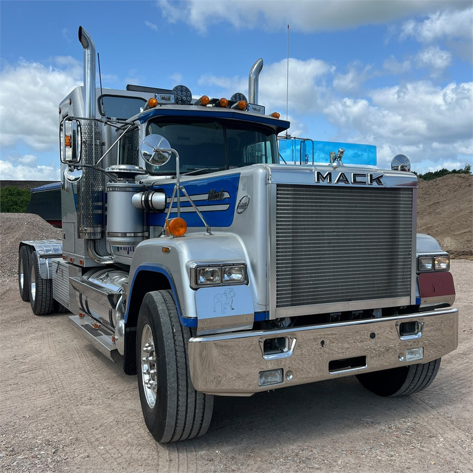Mack Superliner - Sattelzugmaschine: das Bild 2 Mack Superliner - Sattelzugmaschine: das Bild 2