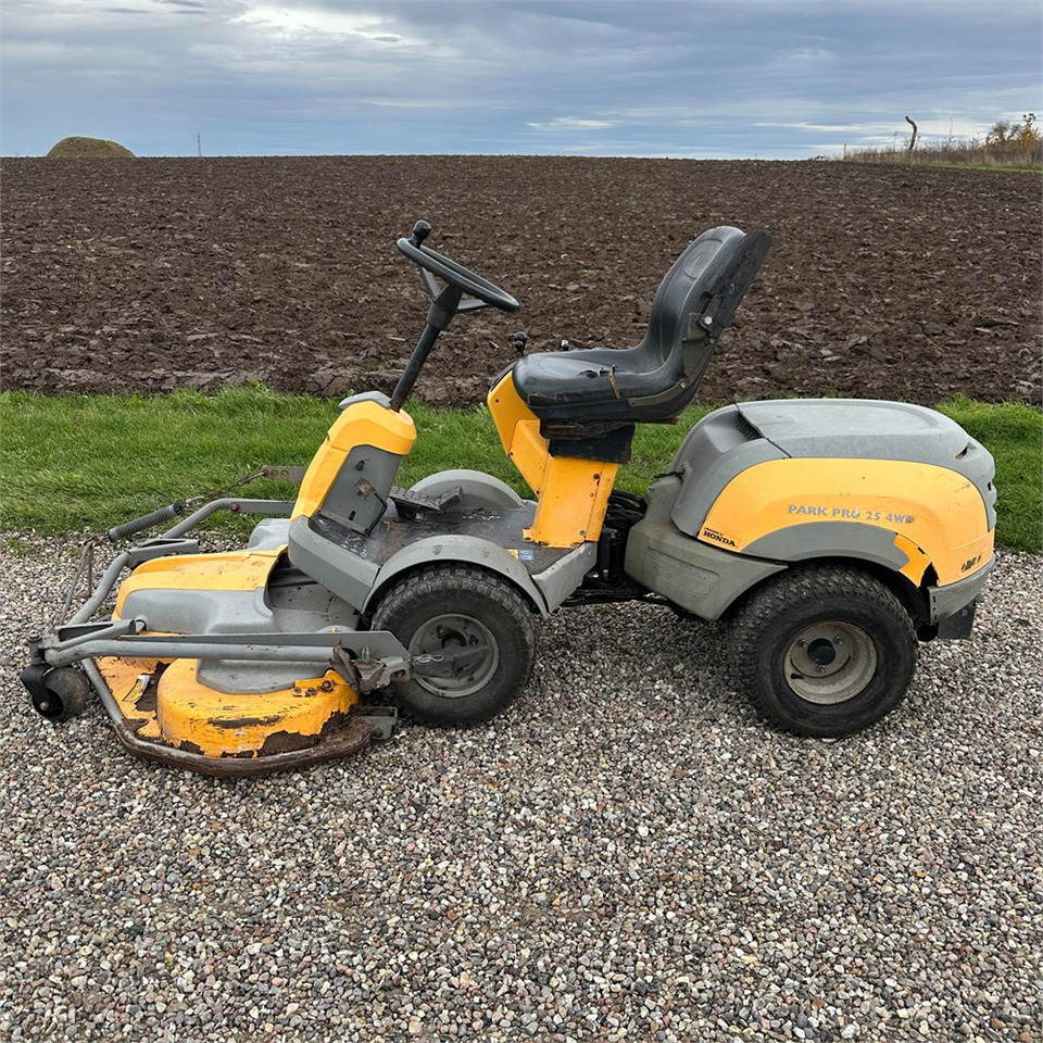 Stiga P901 Parkpro 25 4WD - Rasenmäher: das Bild 5 Stiga P901 Parkpro 25 4WD - Rasenmäher: das Bild 5